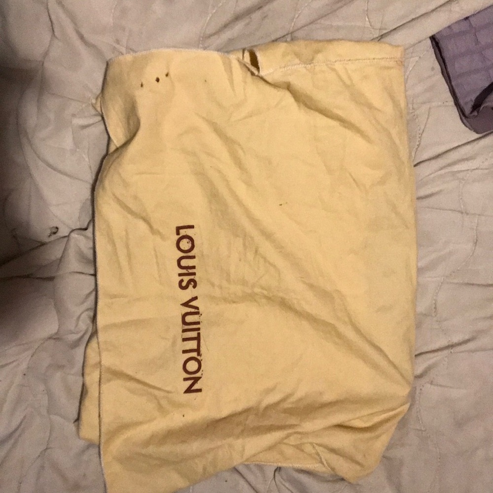 Louis Vuitton district mm